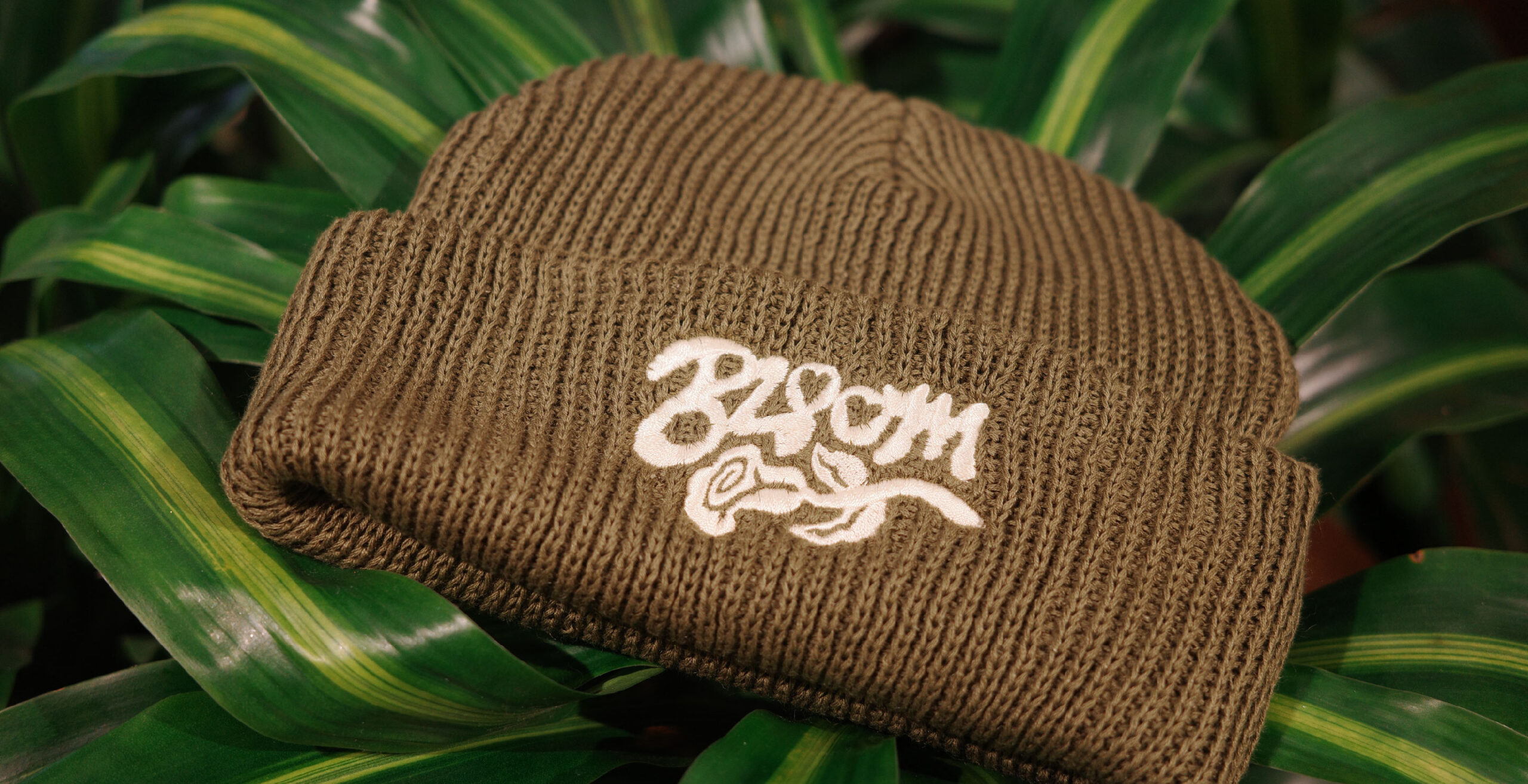 Flour Bloom hat close cup